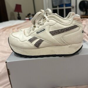 Reebok girls sneaker